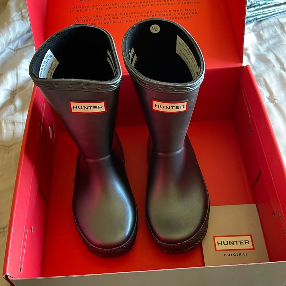 Brand new - never worn, Toddler US size 9 hunter boots in shoe box. Unisex